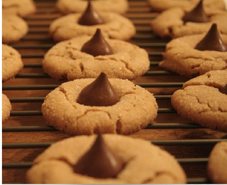 Recipe: Spiced Peanut Butter Kiss Cookies — Recipes from the Kitchn